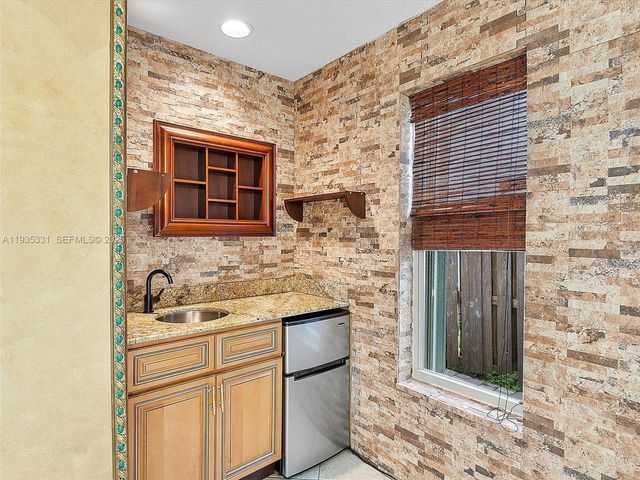 931 SW 150th Ave, Sunrise, FL 33326