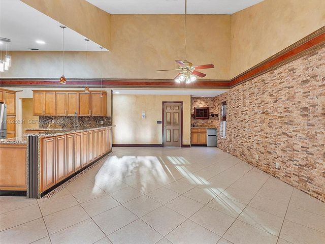 931 SW 150th Ave, Sunrise, FL 33326