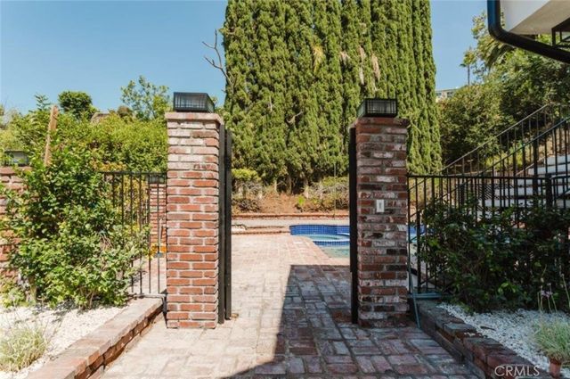 401 Brockmont Drive, Glendale, CA 91202