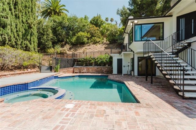 401 Brockmont Drive, Glendale, CA 91202