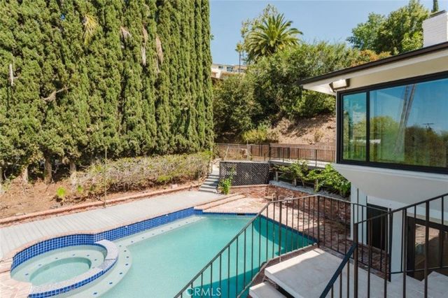 401 Brockmont Drive, Glendale, CA 91202
