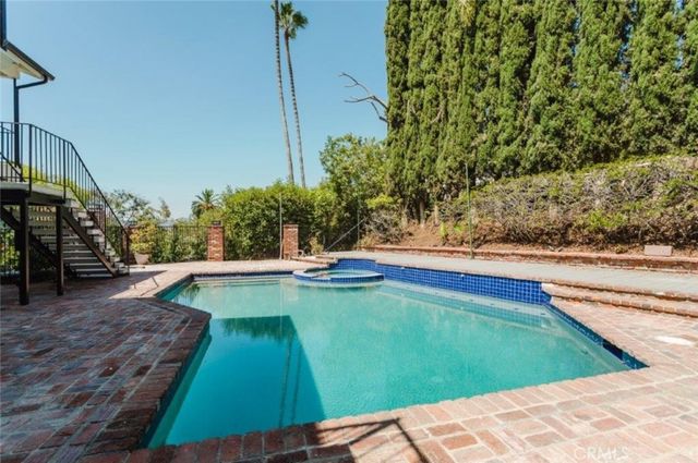 401 Brockmont Drive, Glendale, CA 91202
