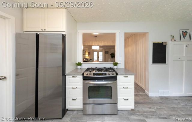 7900 Detroit Boulevard, West Bloomfield, MI 48323