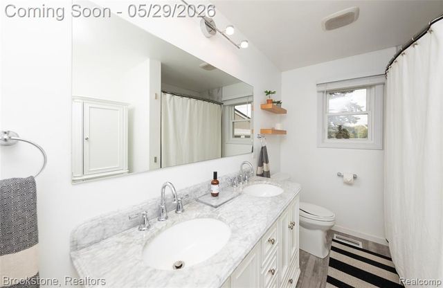 7900 Detroit Boulevard, West Bloomfield, MI 48323