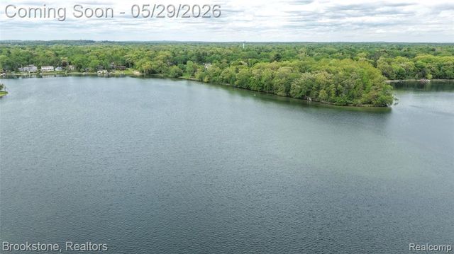 7900 Detroit Boulevard, West Bloomfield, MI 48323