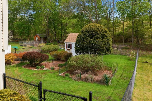 46 Grapevine Ave, Lexington, MA 02421