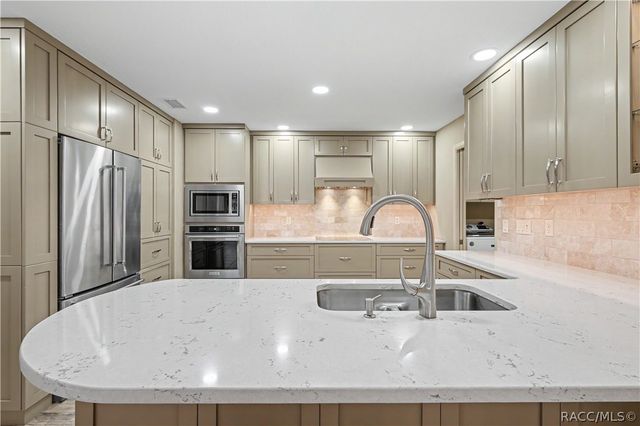 87 Golfview Drive, Homosassa, FL 34446