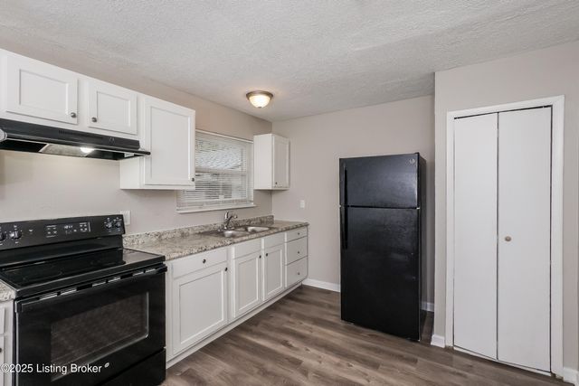 803 Candleglow Ct, Louisville, KY 40214