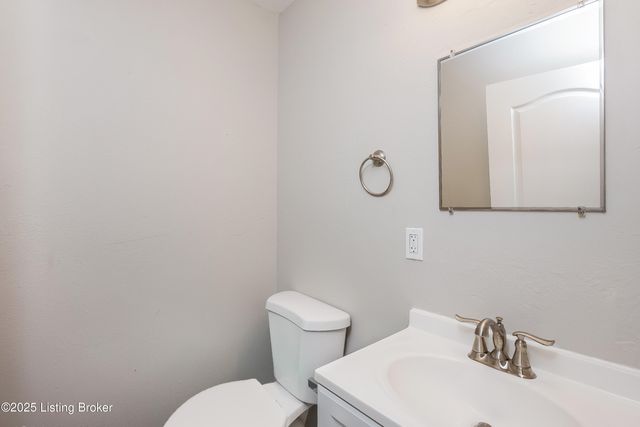 803 Candleglow Ct, Louisville, KY 40214