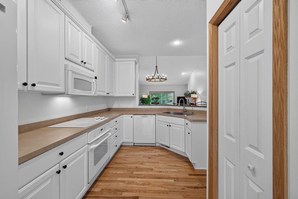 3896 Darling Drive, Woodbury, MN 55125 — photo 4