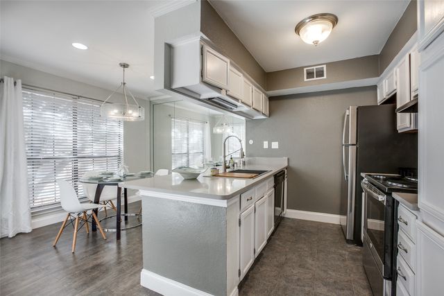 16301 Ledgemont Lane 202, Addison, TX 75001
