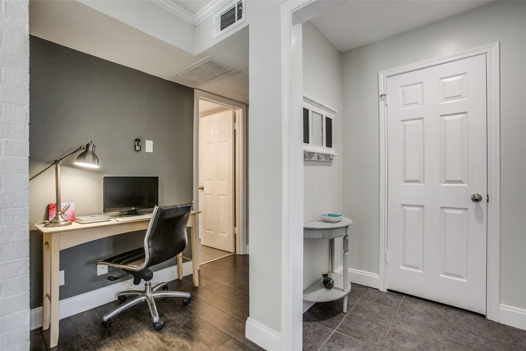 16301 Ledgemont Lane 202, Addison, TX 75001