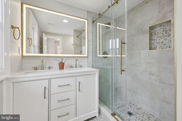 1335 MAPLE VIEW PL SE, Washington, DC 20020