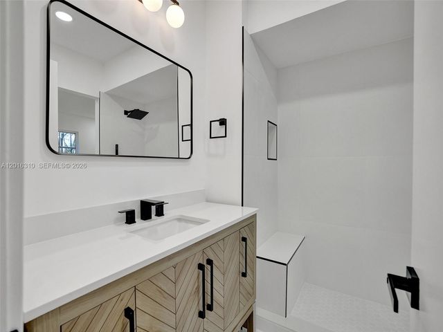 2426 SE 17th St 204A, Fort Lauderdale, FL 33316