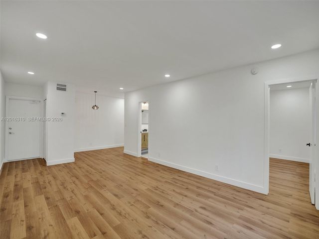 2426 SE 17th St 204A, Fort Lauderdale, FL 33316