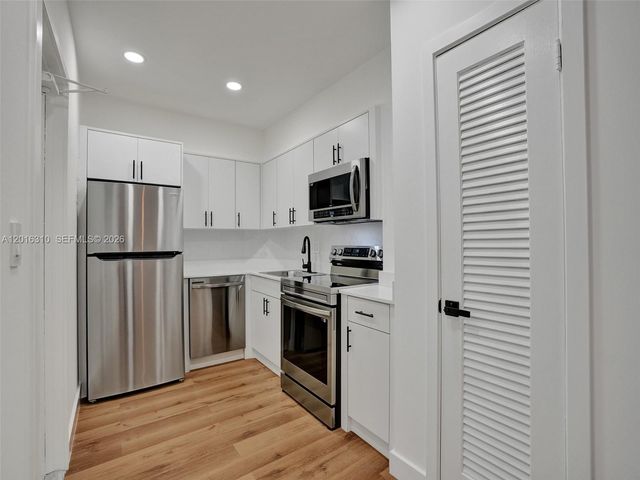 2426 SE 17th St 204A, Fort Lauderdale, FL 33316