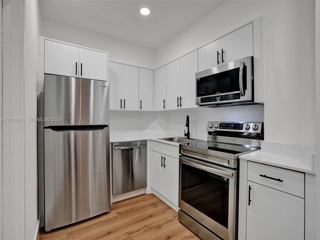 2426 SE 17th St 204A, Fort Lauderdale, FL 33316