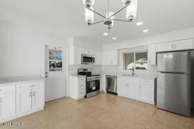 15601 N 22ND Street, Phoenix, AZ 85022