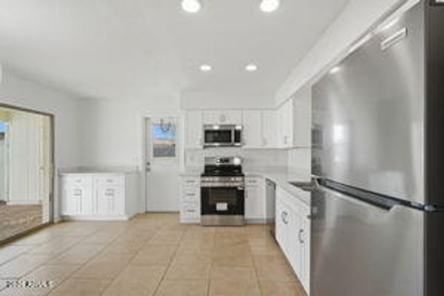 15601 N 22ND Street, Phoenix, AZ 85022