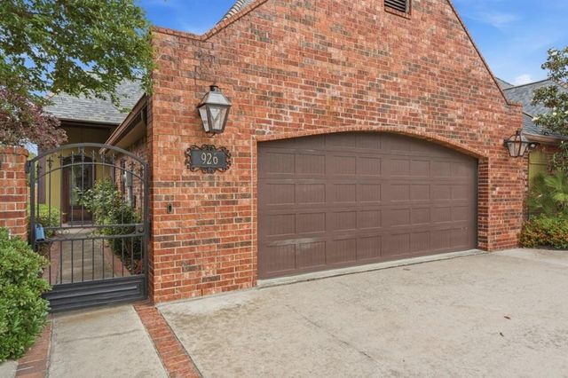 926 Carondelet Street, Lake Charles, LA 70605