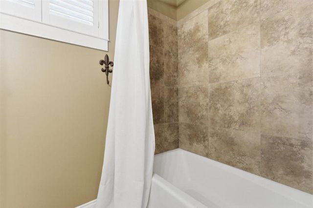 926 Carondelet Street, Lake Charles, LA 70605