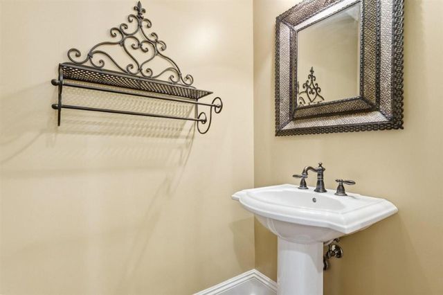 926 Carondelet Street, Lake Charles, LA 70605