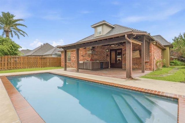 926 Carondelet Street, Lake Charles, LA 70605