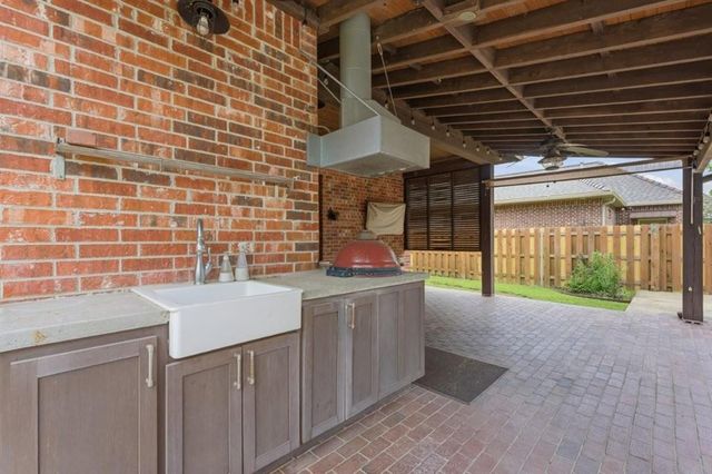 926 Carondelet Street, Lake Charles, LA 70605