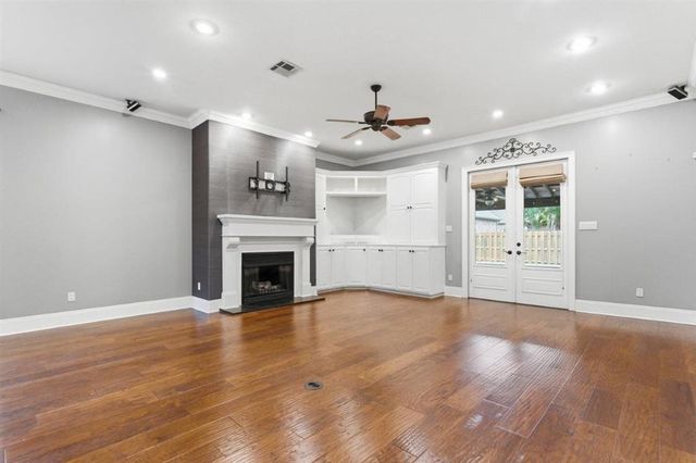 926 Carondelet Street, Lake Charles, LA 70605