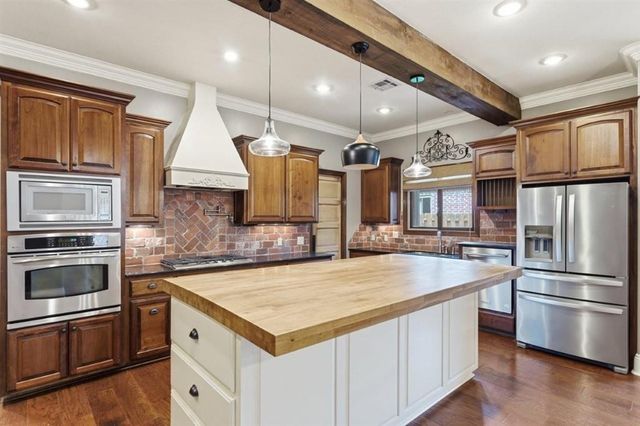 926 Carondelet Street, Lake Charles, LA 70605
