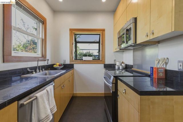 962 55Th St, Oakland, CA 94608