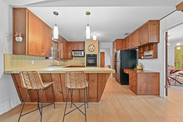 908 Vogel DR, Lockhart, TX 78644