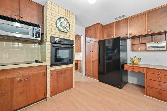 908 Vogel DR, Lockhart, TX 78644