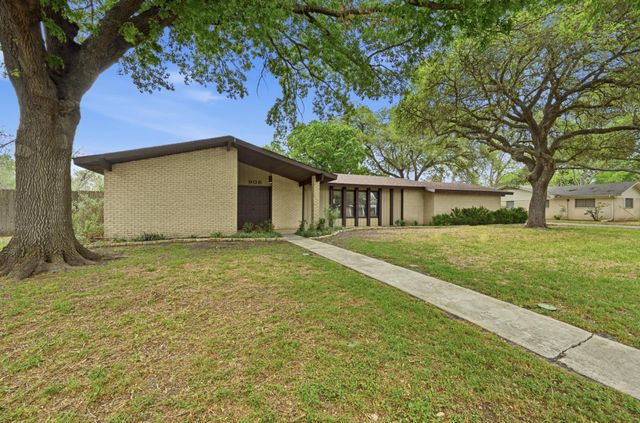 908 Vogel DR, Lockhart, TX 78644