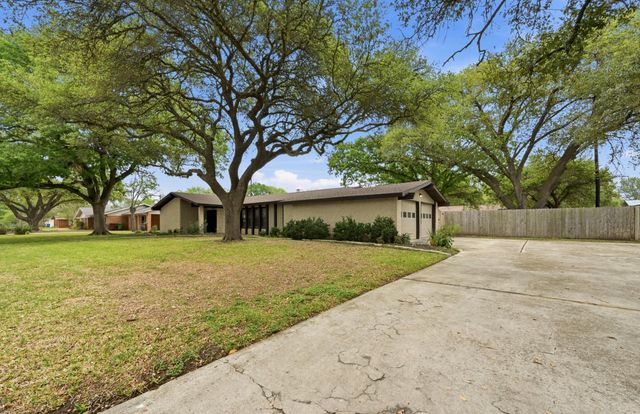 908 Vogel DR, Lockhart, TX 78644