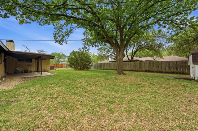 908 Vogel DR, Lockhart, TX 78644
