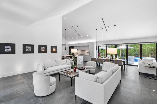 1275 N Swinton Avenue, Delray Beach, FL 33444