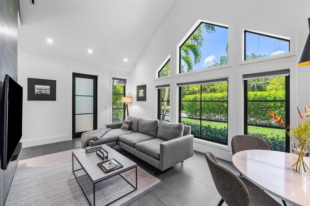 1275 N Swinton Avenue, Delray Beach, FL 33444