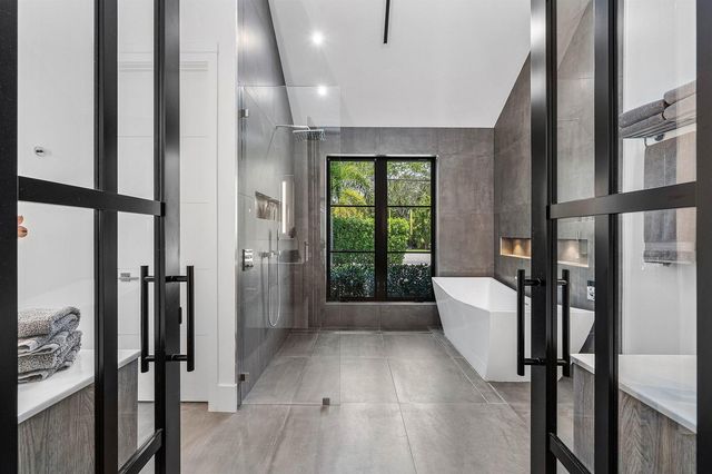 1275 N Swinton Avenue, Delray Beach, FL 33444