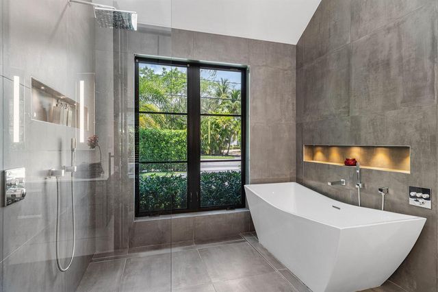1275 N Swinton Avenue, Delray Beach, FL 33444