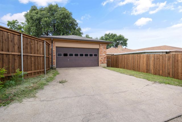 5705 Twineing Street, Dallas, TX 75227