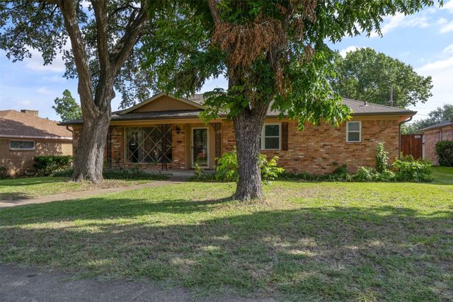 5705 Twineing Street, Dallas, TX 75227