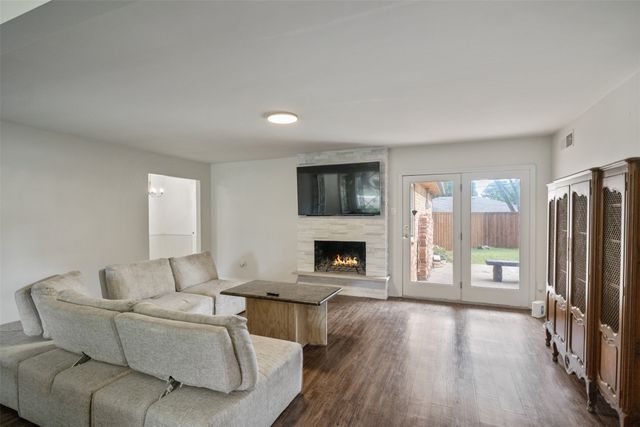 5705 Twineing Street, Dallas, TX 75227