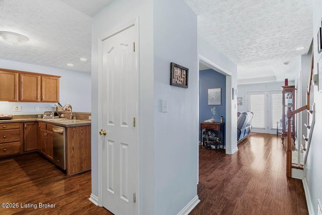 6623 Woods Mill Dr, Louisville, KY 40272