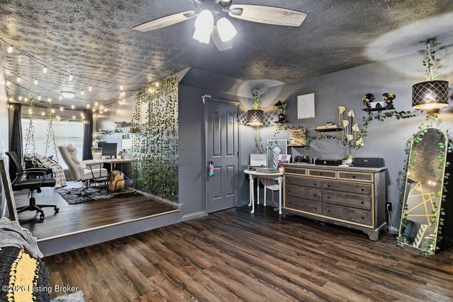 6623 Woods Mill Dr, Louisville, KY 40272