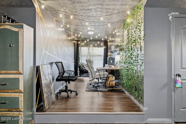 6623 Woods Mill Dr, Louisville, KY 40272