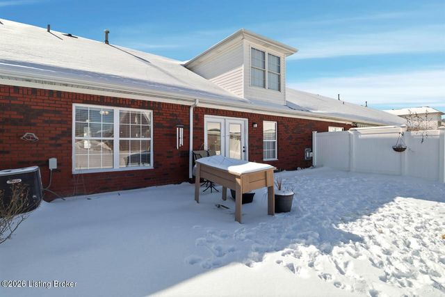 6623 Woods Mill Dr, Louisville, KY 40272