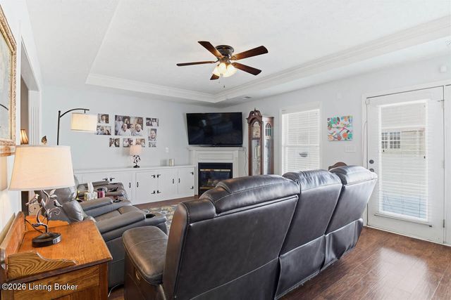 6623 Woods Mill Dr, Louisville, KY 40272