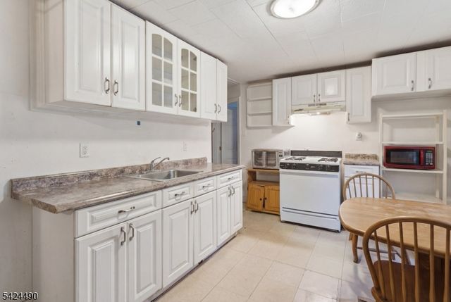 742 Avenue A, Bayonne City, NJ 07002