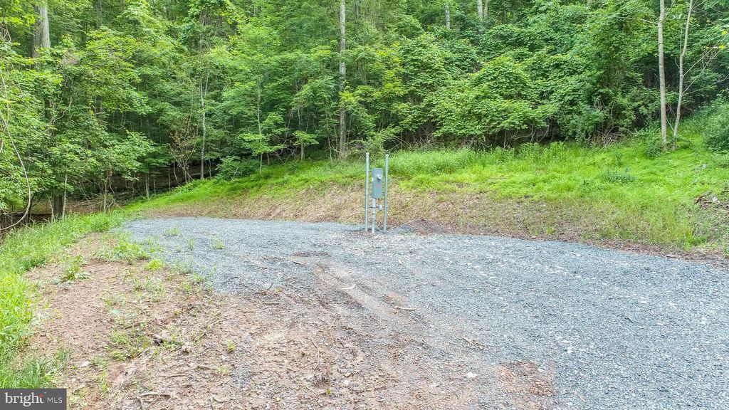 Image 3 of property listing at 8760 OAKLAND SANG RUN RD, Oakland, MD 21550
